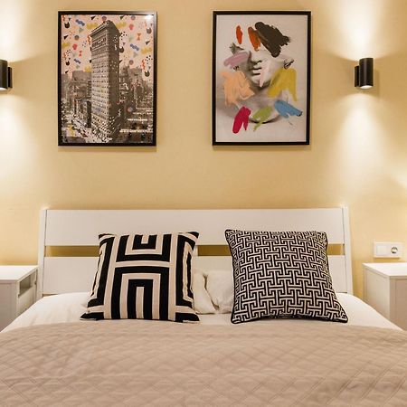 Apartament Experience City Nightlife From A Sleek Lavish Pad Budapeszt Zewnętrze zdjęcie