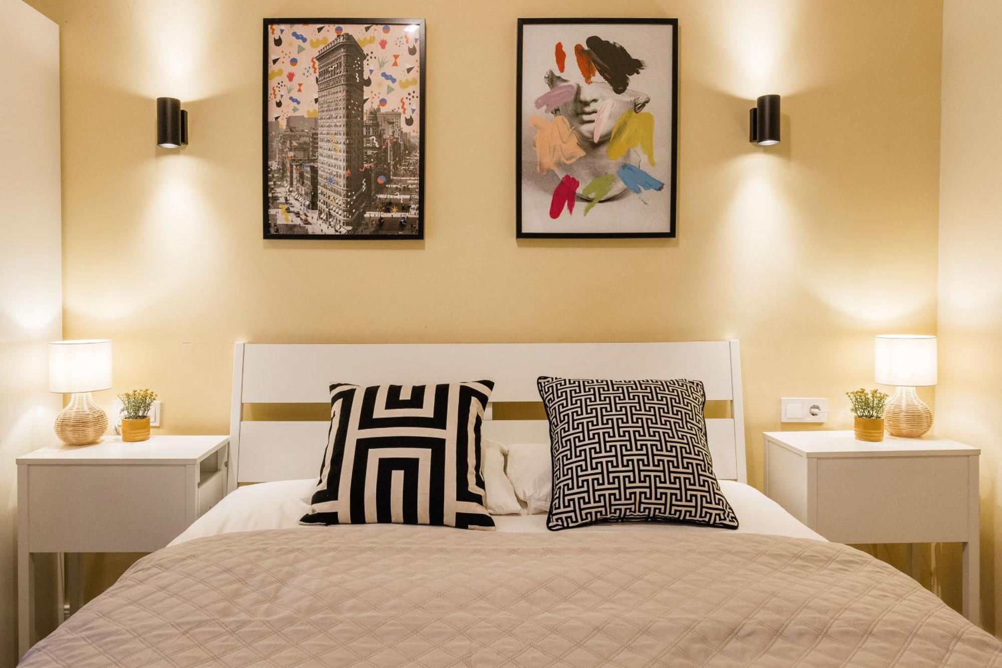 Apartament Experience City Nightlife From A Sleek Lavish Pad Budapeszt Zewnętrze zdjęcie
